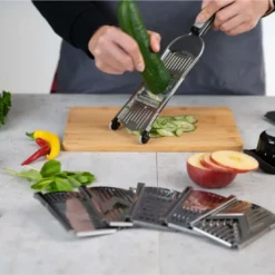 Genius Nicer Dicer Speed Set 9-tlg Multihobel - Verstellbarer V Hobel Mit 3 Einsätzen, Schneidguthalter & Auffangbehälter 550ml; A34224 -Herd Gluck Verkäufe 05e93ca9caff55c16b378124388af62c 1