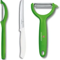 Victorinox 3-TLG. Universalschäler Set Für Obst Gemüse, Extra Scharf, Zackenschliff, Zweischneidig, Ergonomischer Griff (Grün / Weiß)