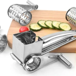 4 In 1 Edelstahl Manuelle Rotary Käsereibe Aus Edelstahl Gemüse Kaese Cutter Käseraspel Käsereiben Mit 4 Ersatzköpfe -Herd Gluck Verkäufe 2a57bd091854546ff6ea2c083ca903bd