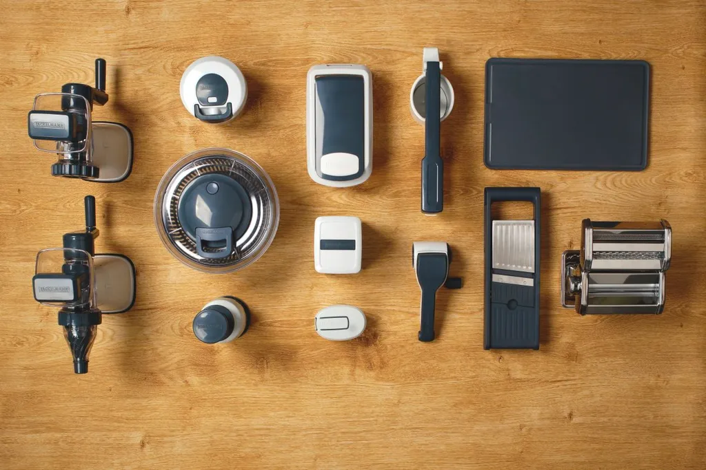 Fackelmann Gemüsehobel #easyprepare, Hochwertiger Gemüseschneider, Mandoline Mit 4 Verschiedenen Schneideinsätzen, Stabiler Küchenhobel Mit Aufbewahrungsbehälter (Farbe: Blau / Grau), 1 X 6 Teile 9 Fackelmann Gemüsehobel #easyprepare, Hochwertiger Gemüseschneider, Mandoline Mit 4 Verschiedenen Schneideinsätzen, Stabiler Küchenhobel Mit Aufbewahrungsbehälter (Farbe: Blau / Grau), 1 X 6 Teile – Bild 9