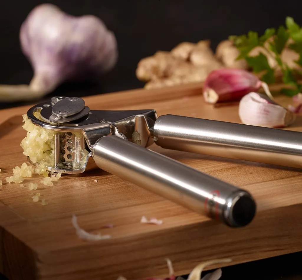 Rösle Knoblauchpresse Mit Abstreifer Edelstahl 13 Rösle Knoblauchpresse Mit Abstreifer Edelstahl – Bild 13