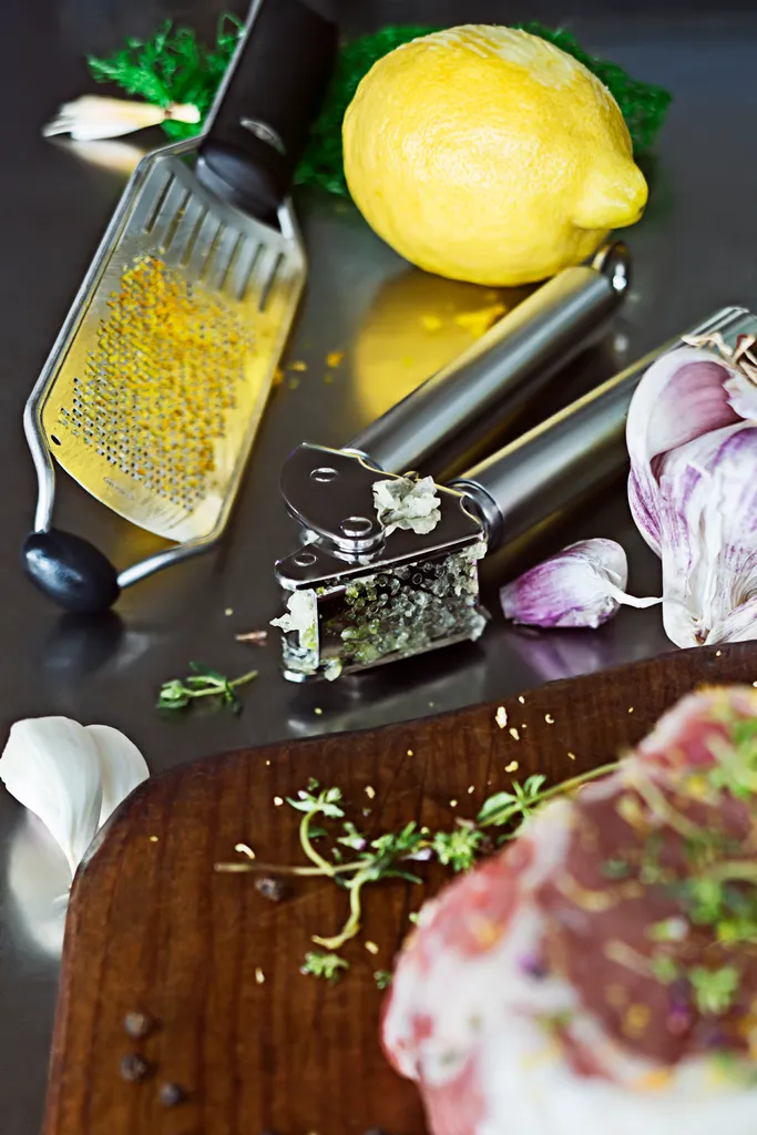 Rösle Knoblauchpresse Mit Abstreifer Edelstahl 9 Rösle Knoblauchpresse Mit Abstreifer Edelstahl – Bild 9