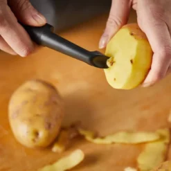 Fiskars FF Schäler Mit Beweglicher Klinge, 1014419 -Herd Gluck Verkäufe 73c535e01ed573b2297215f195ca4442