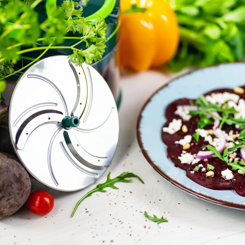 Genius Nicer Dicer Pegasus Gemüsezerkleinerer 10-tlg | Handzugdeckel | Geringer Kraftaufwand | Gemüseschneider Für Schnelles & Sicheres Arbeiten | Fein Reiben + Grob Schneiden 8 Genius Nicer Dicer Pegasus Gemüsezerkleinerer 10-tlg | Handzugdeckel | Geringer Kraftaufwand | Gemüseschneider Für Schnelles & Sicheres Arbeiten | Fein Reiben + Grob Schneiden – Bild 8