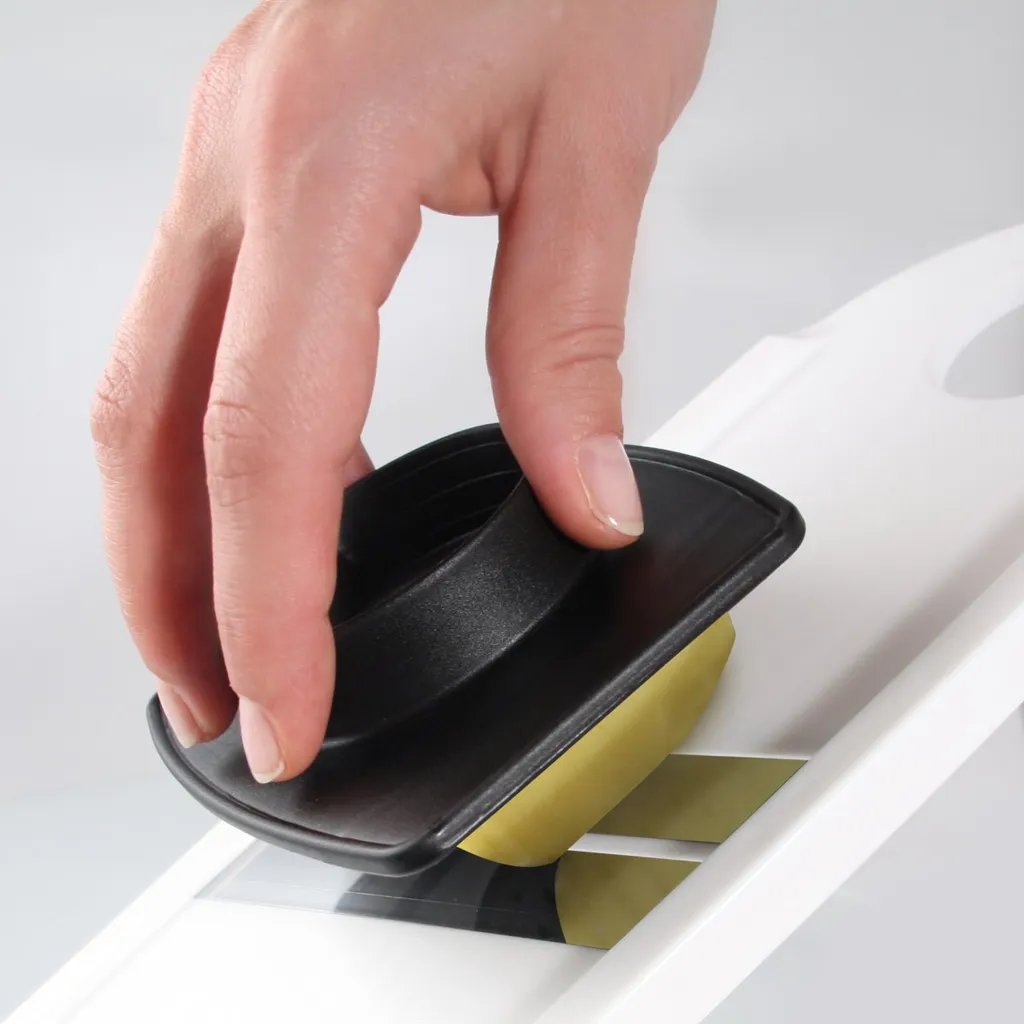 Fackelmann Gemüsehobel Mit Restehalter, Gemüseschneider Mit 2 Edelstahl-Klingen, Hochwertiger Gurkenhobel (Farbe: Weiß/Schwarz), Menge: 1 Stück 2 Fackelmann Gemüsehobel Mit Restehalter, Gemüseschneider Mit 2 Edelstahl-Klingen, Hochwertiger Gurkenhobel (Farbe: Weiß/Schwarz), Menge: 1 Stück – Bild 2