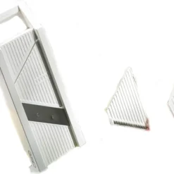 GSD 30 000 Universal-Gemüsehobel Aus Kunststoff, Mit 3 Einsätzen Aus Edelstahl, Silber -Herd Gluck Verkäufe 8c22436aabf8a6e1b624c4211cbcb4a6