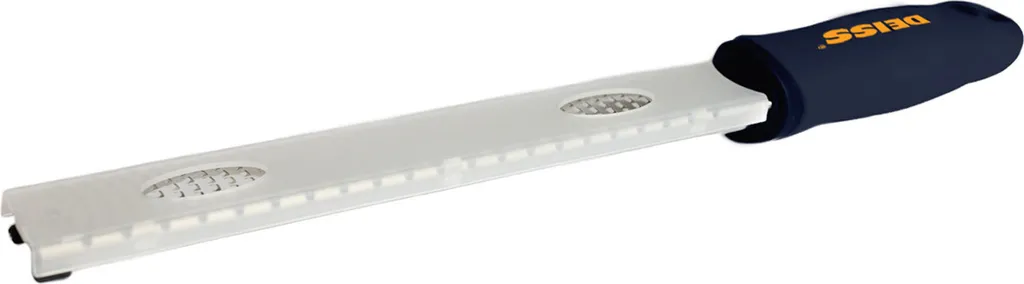Deiss PRO Käsereibe - Parmesankäse, Zitrone, Ingwer, Knoblauch, Muskatnuss, Schokolade, Gemüse, Früchte - Rasiermesserscharfe, Edelstahlklinge, Breit, Spülmaschinenfest Zester 7 Deiss PRO Käsereibe - Parmesankäse, Zitrone, Ingwer, Knoblauch, Muskatnuss, Schokolade, Gemüse, Früchte - Rasiermesserscharfe, Edelstahlklinge, Breit, Spülmaschinenfest Zester – Bild 7
