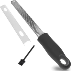 2er Pack Zitronenreibe Aus Edelstahl Parmesanreibe 32,5 Cm Ingwerreibe Multifunktionaler Zester Reibe Muskatnuss Reibe Mit Schutz & Reinigungsbürste Hobel Reibe Für Schokolade, Käse, Kokosnuss -Herd Gluck Verkäufe 9b04c5dd4b0fe6f6feb0d4e68651de68