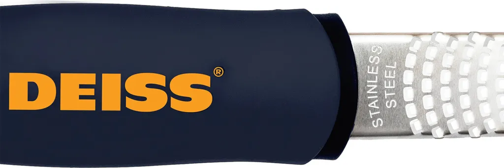Deiss PRO Käsereibe - Parmesankäse, Zitrone, Ingwer, Knoblauch, Muskatnuss, Schokolade, Gemüse, Früchte - Rasiermesserscharfe, Edelstahlklinge, Breit, Spülmaschinenfest Zester 2 Deiss PRO Käsereibe - Parmesankäse, Zitrone, Ingwer, Knoblauch, Muskatnuss, Schokolade, Gemüse, Früchte - Rasiermesserscharfe, Edelstahlklinge, Breit, Spülmaschinenfest Zester – Bild 2