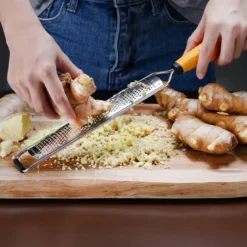 DEISS PRO Käsereibe - Parmesankäse, Zitrone, Ingwer, Knoblauch, Muskatnuss, Schokolade, Gemüse, Früchte - Rasiermesserscharfe Edelstahlklinge, Breit, Spülmaschinenfest 12 DEISS PRO Käsereibe - Parmesankäse, Zitrone, Ingwer, Knoblauch, Muskatnuss, Schokolade, Gemüse, Früchte - Rasiermesserscharfe Edelstahlklinge, Breit, Spülmaschinenfest -Herd Gluck Verkäufe a7e627c24842aaf2d9103730fb2d3200