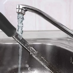 Zitronenreibe Aus Edelstahl | Parmesanreibe [32,5 Cm] | Ingwerreibe | Multifunktionaler Zester Reibe | Muskatnuss Reibe Mit Schutz & Reinigungsbürste | Hobel Reibe Für Schokolade, Käse, Kokosnuss -Herd Gluck Verkäufe ac9289e0dc59e4d50f8a8ffd401e98b5 1