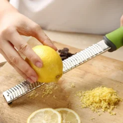 Muskatreibe: Parmesanreibe Feinreibe Rasiermesserscharf, Photo-geätzt, Edelstahl (Stabreibe) -Herd Gluck Verkäufe b25b7f7b825d27cb01487a58a12ccdcc