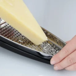 Fackelmann Parmesanreibe- Und Frischebox, Parmesanhobel, Käsereibe Mit Servier-Behälter (Farbe: Transparent/Grau), Menge: 1 Stück -Herd Gluck Verkäufe b89fe86a43ee6bbff7cc76640e58a106