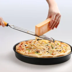 DEISS PRO Käsereibe - Parmesankäse, Zitrone, Ingwer, Knoblauch, Muskatnuss, Schokolade, Gemüse, Früchte - Rasiermesserscharfe Edelstahlklinge, Breit, Spülmaschinenfest 16 DEISS PRO Käsereibe - Parmesankäse, Zitrone, Ingwer, Knoblauch, Muskatnuss, Schokolade, Gemüse, Früchte - Rasiermesserscharfe Edelstahlklinge, Breit, Spülmaschinenfest -Herd Gluck Verkäufe bc2cde12a494de586d569f7f46ee57e4