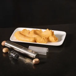 Rösle Rundgriff Muskatreibe 18 Cm Inkl. Schutzcover Und -Herd Gluck Verkäufe cdd46521a85e996d53f1240e2601580c