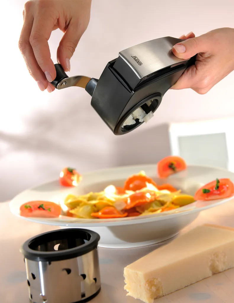 Gefu Trommelreibe Pecorino Laser Cut Mit 3 Trommeleinsätzen Käsereibe 10 Gefu Trommelreibe Pecorino Laser Cut Mit 3 Trommeleinsätzen Käsereibe – Bild 10