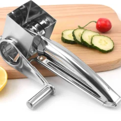 4 In 1 Edelstahl Manuelle Rotary Käsereibe Aus Edelstahl Gemüse Kaese Cutter Käseraspel Käsereiben Mit 4 Ersatzköpfe -Herd Gluck Verkäufe e89e185de2569516f0dc672a13eeb5db